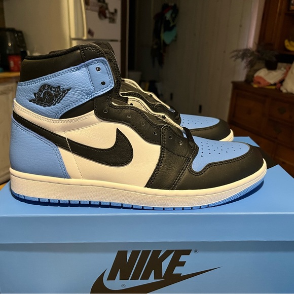 Air Jordan 1 High Retro UNC TOE University Blue size 11 Mens (2023) - Picture 9 of 13